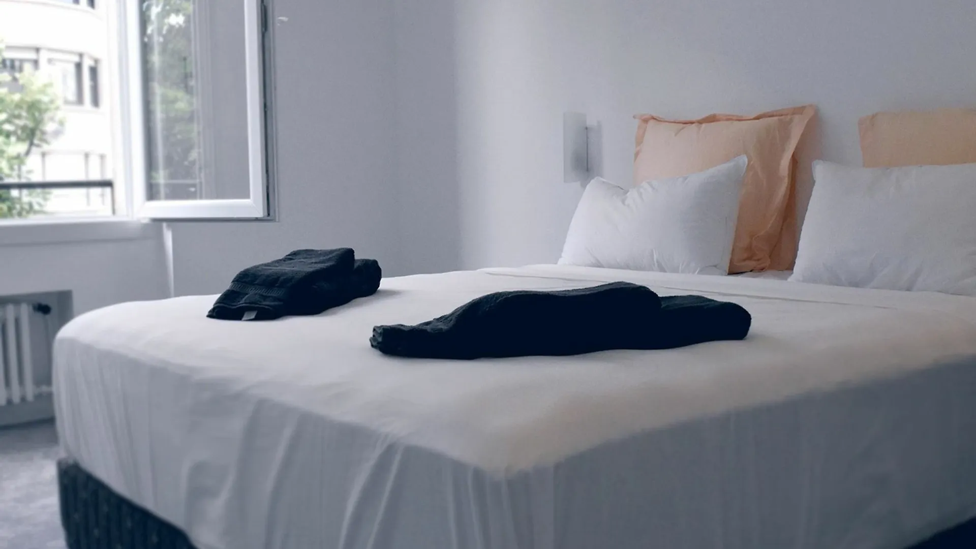 Pelican Stay - Parisian Flat 4 Bedrooms 0*, Париж Франция