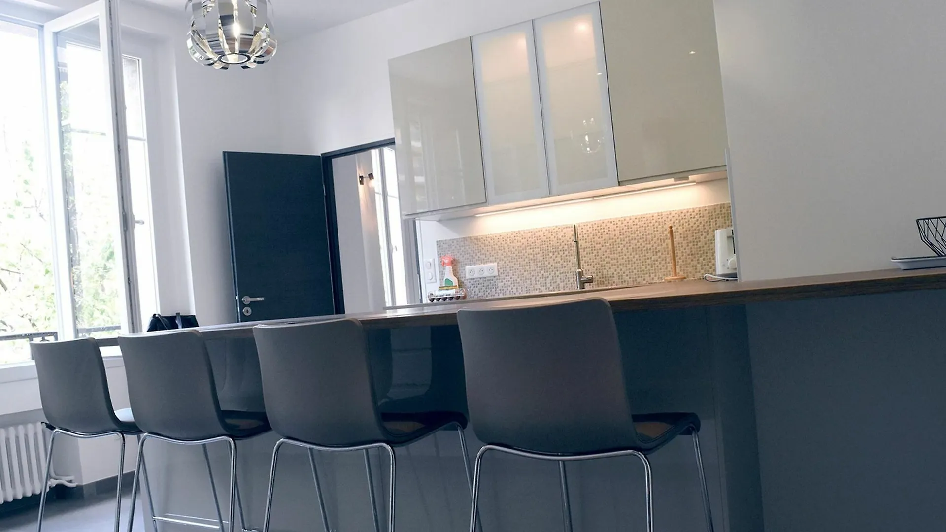 Pelican Stay - Parisian Flat 4 Bedrooms 0*, Париж Франция